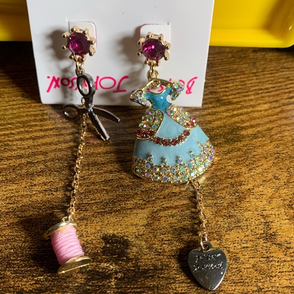 Betsey Johnson Earring - BRAND NEW - Picture 2 of 6